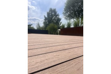 Rudos ZoomDeck WPC terasos lentos iš arti