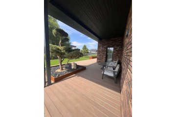 ZoomDeck WPC terasa po stogu su poilsio zona prie mūrinio namo